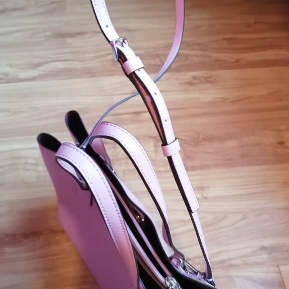 ** SOLD ** 🩷♠️ KATE SPADE Baby Pink Purse - Picture 3 of 6